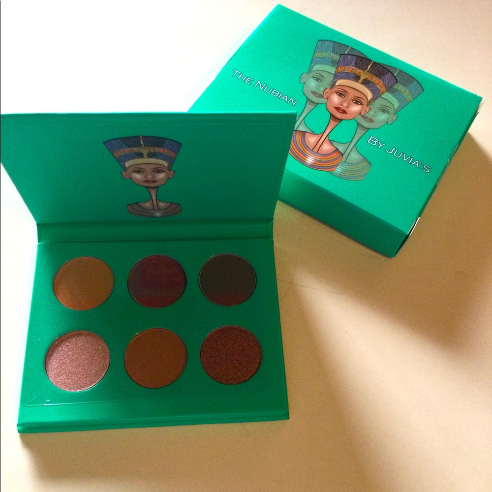 Julia’s place eyeshadow pallet in various shades